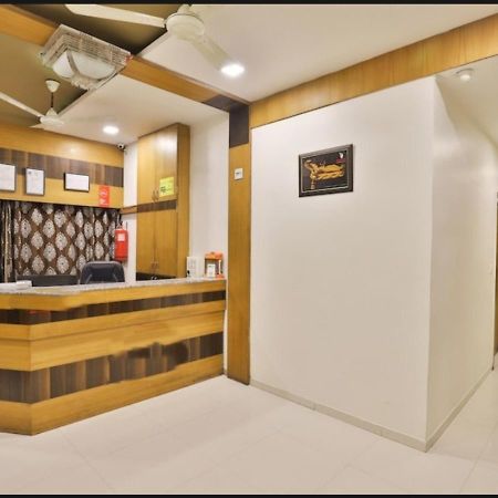 Hotel Shreenath Ahmedabad Buitenkant foto