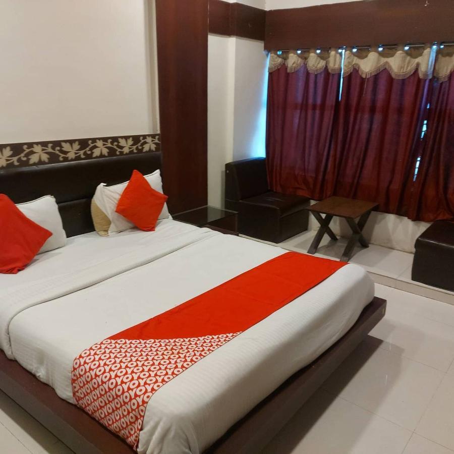 Hotel Shreenath Ahmedabad Buitenkant foto