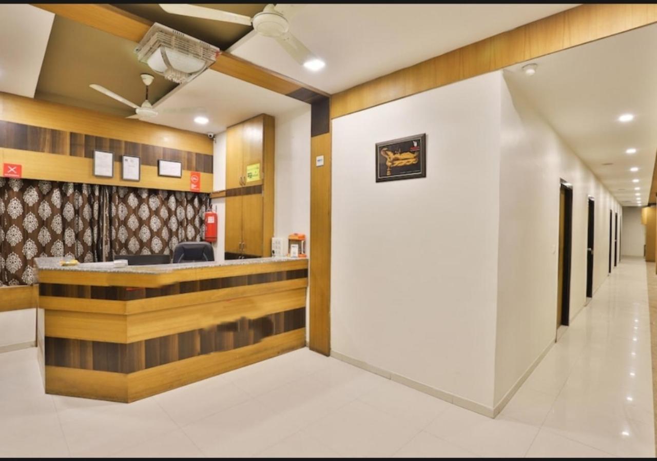 Hotel Shreenath Ahmedabad Buitenkant foto