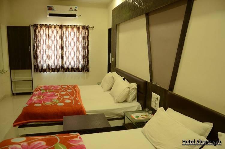 Hotel Shreenath Ahmedabad Buitenkant foto